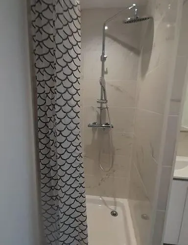 Contemporain Avec Parking Gratuit Apartment