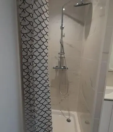 Contemporain Avec Parking Gratuit 아파트